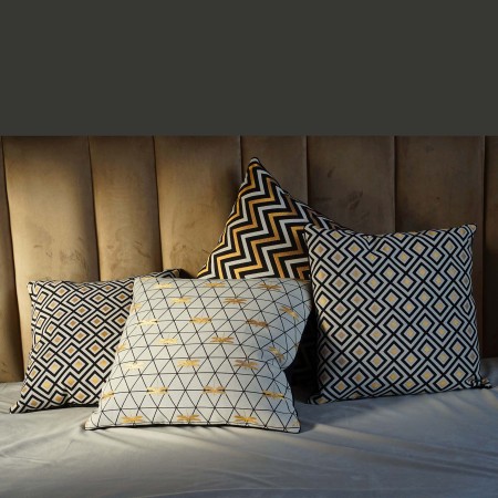 Poduszka gobelinowa 50x50cm Czarna Złota Zig-Zac PolDesign