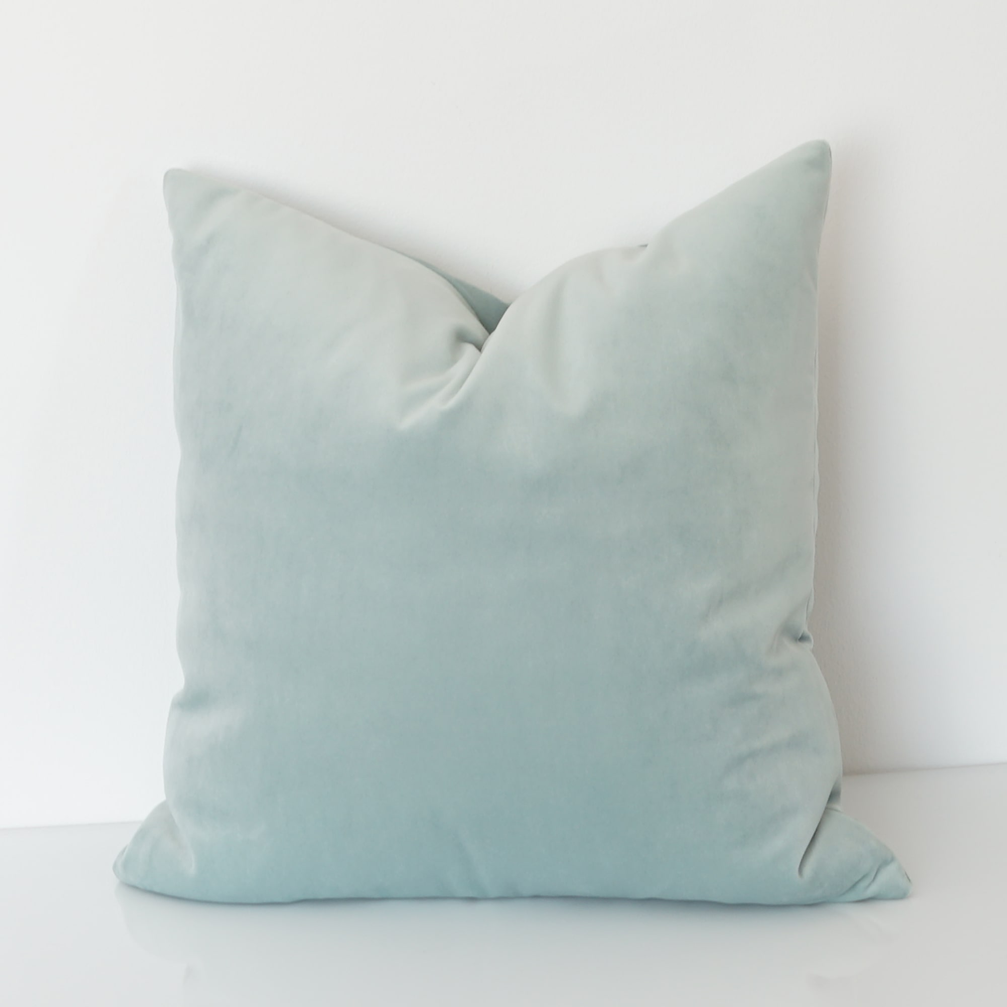 poszewka-kwadratowa-aksamitna-szary-golebi.JPG
